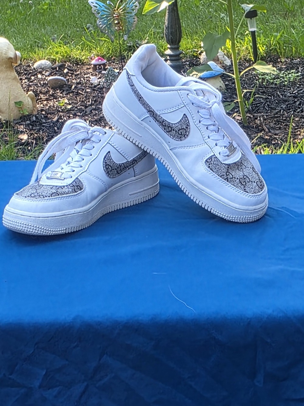 Nike Air Force 1 low-top Gucci-collab Designer Sneaker.